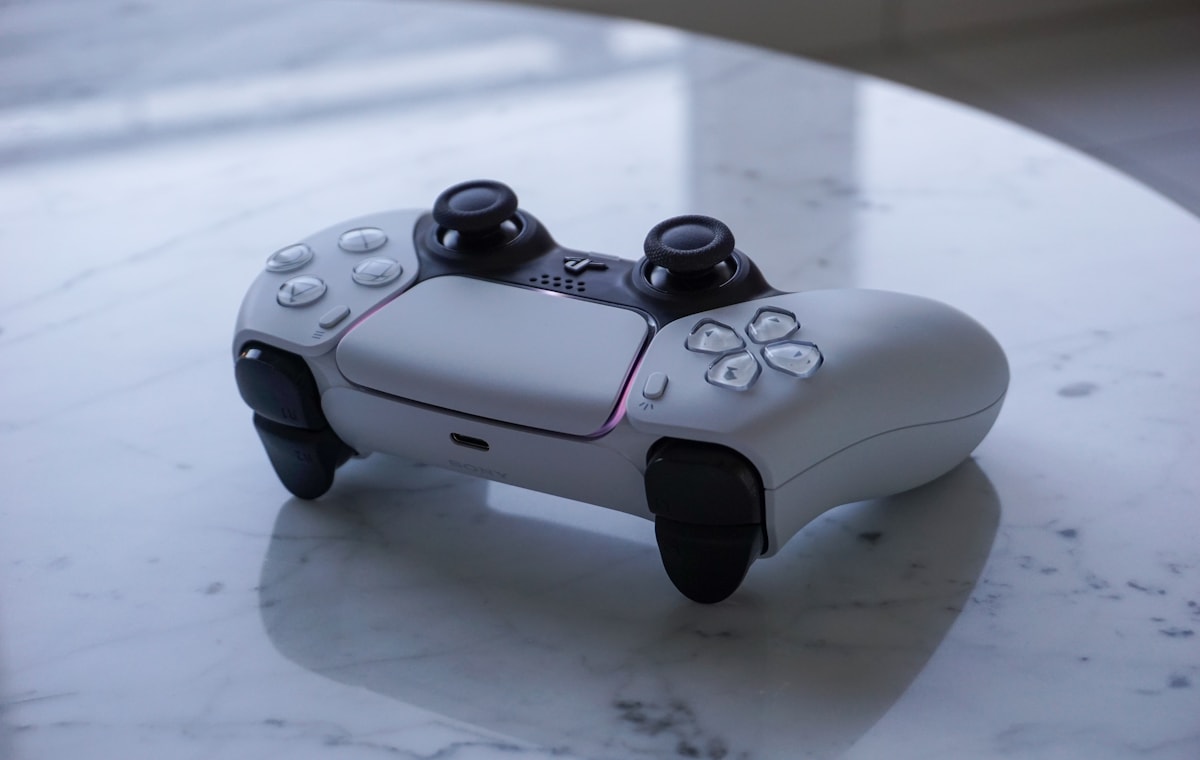 PlayStation idarəetməsi üçün oyun kontrolleri
